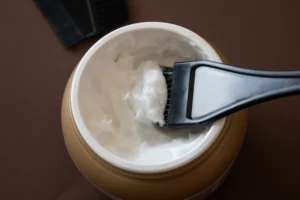 Impacchi per capelli secchi con burro di karité