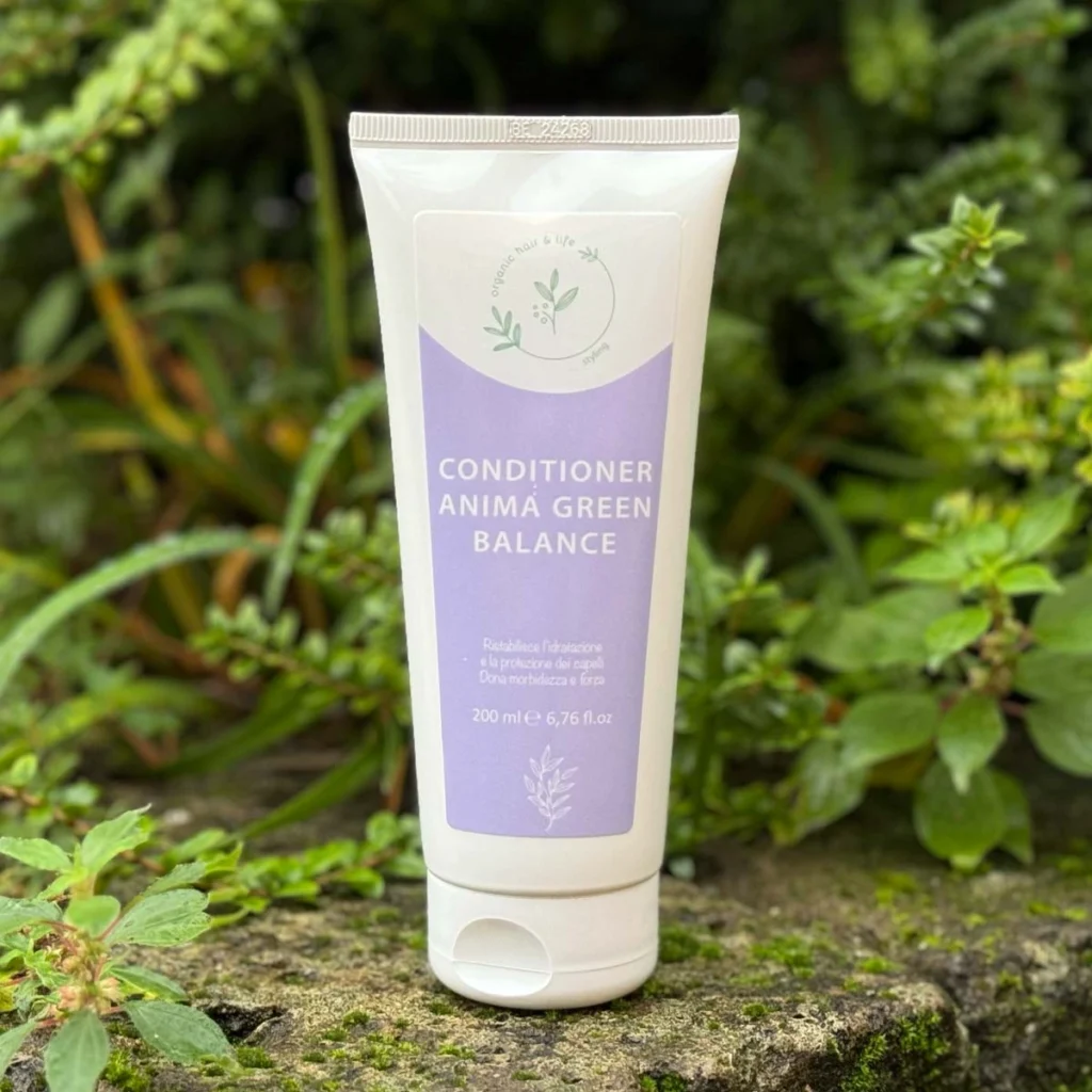 flacone di conditioner bio per capelli ricci