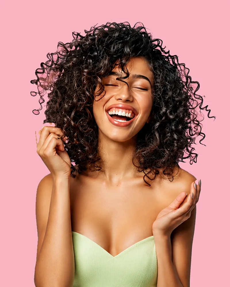 donna con capelli ricci